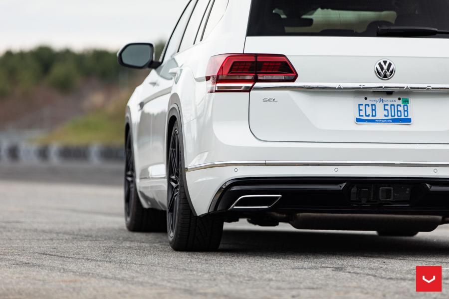 Детали экстерьера Volkswagen Atlas R-Line on Vossen Wheels (CV10) 2019 года  (фото 44 из 53)